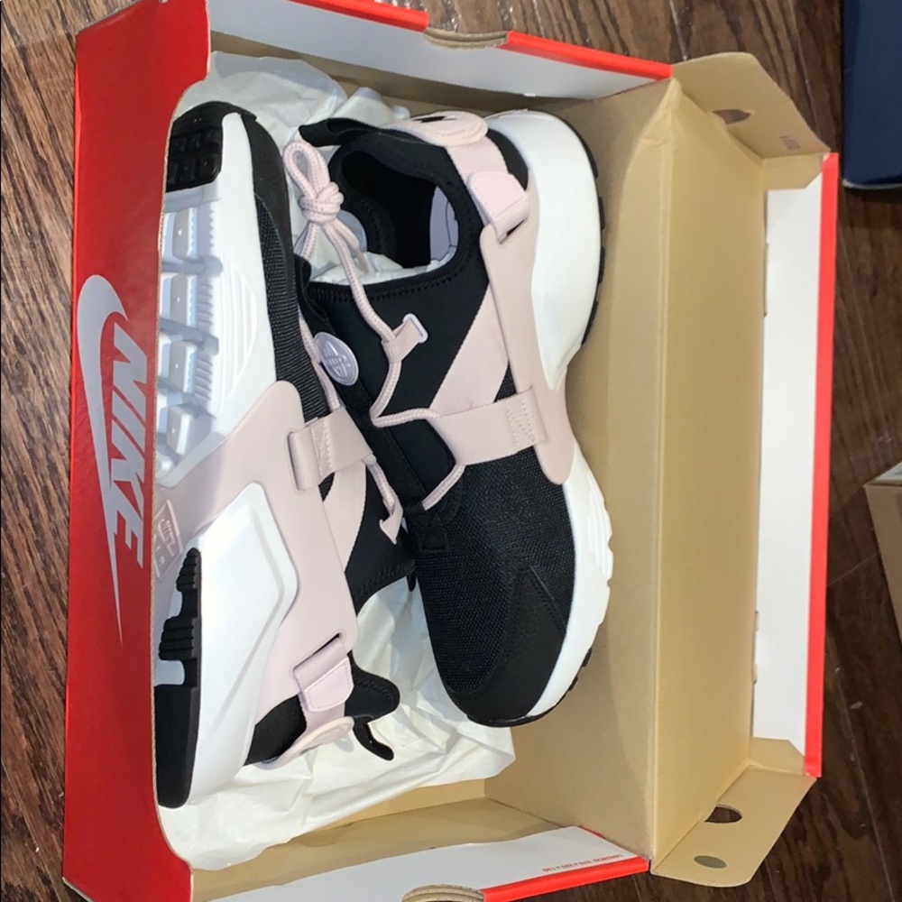 Nike Air Huarache City Low Size 11.5